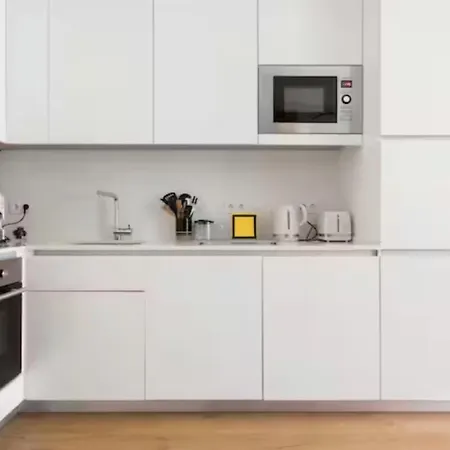 Апартаменты Contemporary Gem In Lisbon's Heart