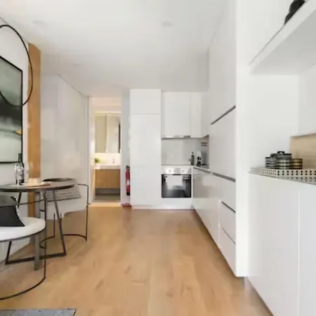 Апартаменты Contemporary Gem In Lisbon's Heart *