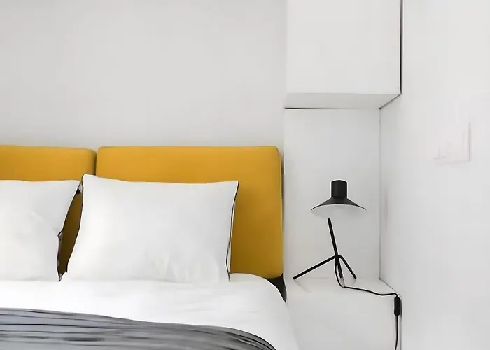 Contemporary Gem In Lisbon's Heart Апартаменты *